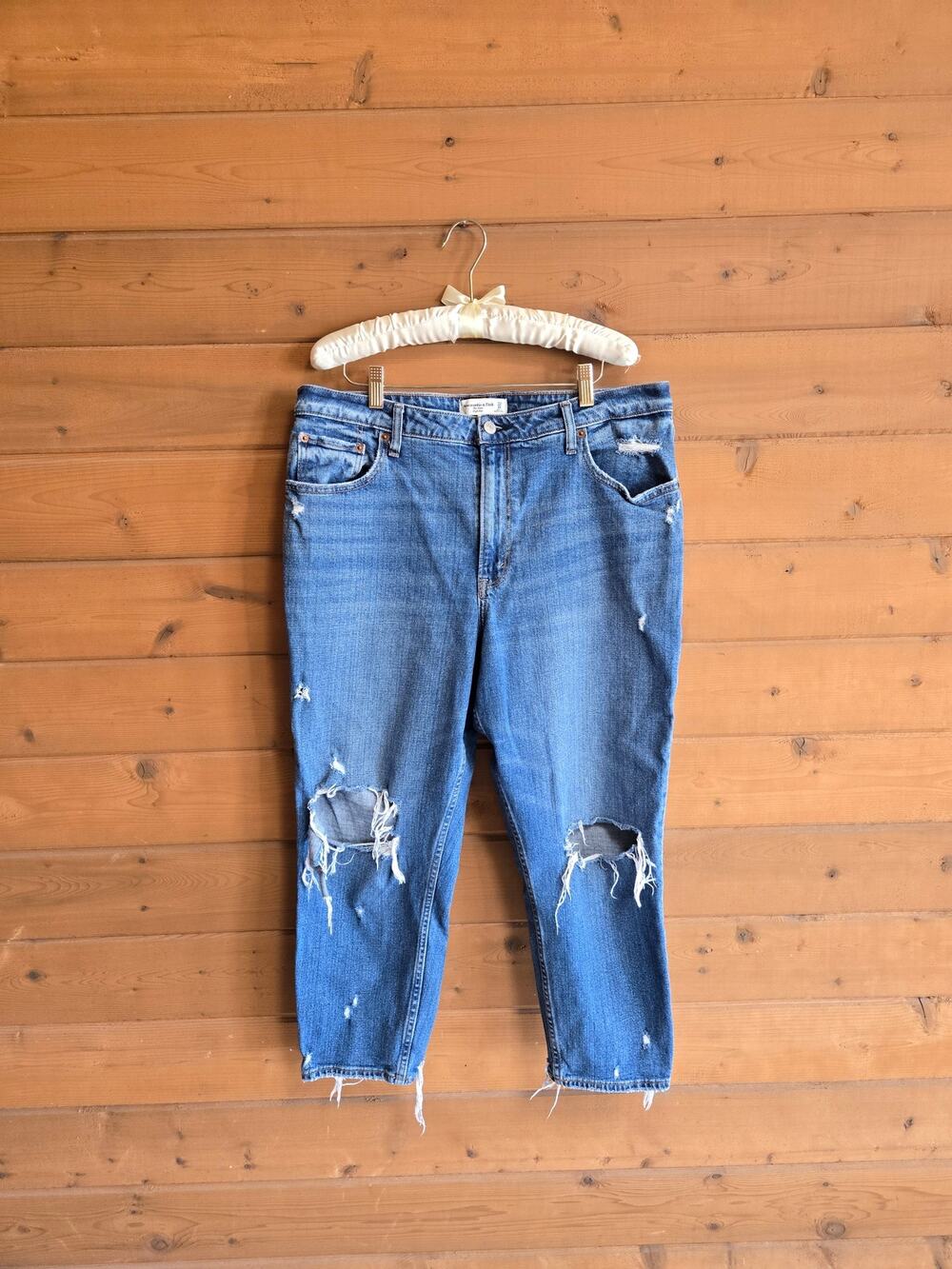 Abercrombie & Fitch Mom High Rise Jean 16S 33 Distressed Raw Hem Boho Denim